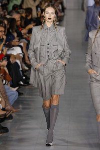 max-mara-rtw-spring-2020-milan-ar-003.thumb.jpg.901868df24cc216960be4400aa2535ba.jpg