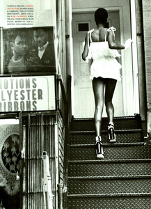 von_Unwerth_Vogue_Italia_March_1994_04.thumb.png.4ca809fd16d6a29c5384ea4626f13c3e.png