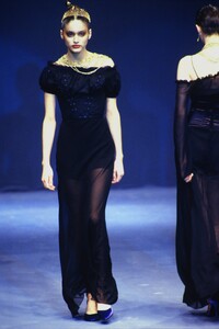 1607630869_blumarine-fw-1997(5).thumb.jpg.730a0f91dfeb24d450f5ad51b4b0e28a.jpg