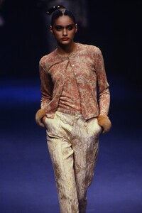 1663950907_blumarine-fw-1997(13).thumb.jpg.0fccd067e3f5dc765763ea41cde79f9b.jpg