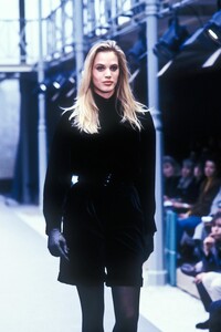 1795719107_AzzedineAlaia1989WomenRTW48.thumb.jpg.a0f07f2cc38879a0f2bfdca35a6a9e8f.jpg