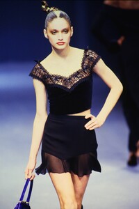 20108614_blumarine-fw-1997(11).thumb.jpg.f80b67fb9678ad5f79ee69f8cfe9f173.jpg