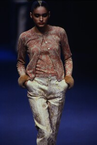 2047034772_blumarine-fw-1997(9).thumb.jpg.43c8761334d268745d998a4ee35f6a7d.jpg