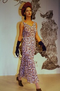 296612326_galliano-fw-1988(3).thumb.jpg.9ab56509b256059ad717d65dd33a3242.jpg