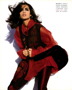 Basic_in_Lusso_Magni_Vogue_Italia_February_1991_01.thumb.png.0f5493272ac0840ccf415b473192321a.png