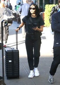 camila-mendes-with-luggage-new-york-10-23-2019-2.thumb.jpg.f137b3e2f980a74800c6d5a197b03f5f.jpg