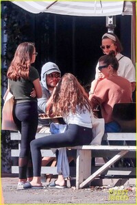 leonardo-dicaprio-enjoys-solo-lunch-before-meeting-up-with-camila-morrone-05.jpg