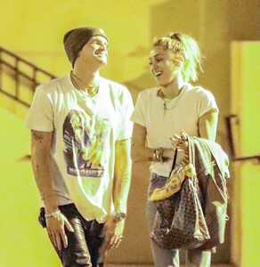 miley-cyrus-and-cody-simpson-night-out-in-studio-city-10-18-2019-16.jpg