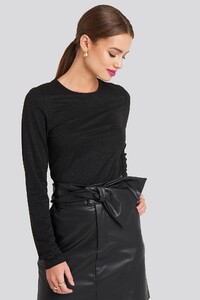 nakd_round_neck_long_sleeve_top_1018-003940-0002_01a.thumb.jpg.7e2fc05d2b9677137bf1b19cb628b361.jpg