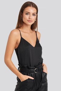 nakd_vneck_satin_cami_top_1018-003936-0002_03a.thumb.jpg.e3aaad717446978fed71310fd6aad5bf.jpg