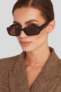 nakd_wide_retro_look_sunglasses_1015-002182-228357631.thumb.jpg.ad4110ffdcb52303a56507800ab53766.jpg