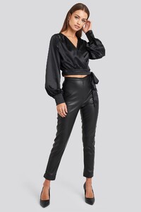 nakd_wrap_front_cropped_blouse_1018-003944-0002_03c.thumb.jpg.a580b6bb3a7021061c94415a06b4fa5f.jpg