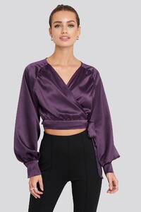 nakd_wrap_front_cropped_blouse_1018-003944-0208_01a.thumb.jpg.4e87915a4b883061f9b7472101d551fa.jpg