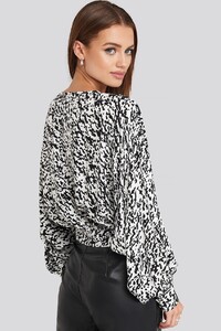 nakd_wrap_front_leopard_print_blouse_1018-003941-0141_02b.thumb.jpg.2c798a4d9b1ecec9e671e6abaa1d2dd1.jpg