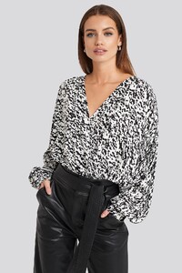 nakd_wrap_front_leopard_print_blouse_1018-003941-0141_03a.thumb.jpg.e5aea12e7e6cc3bf20b2ab30123f3182.jpg