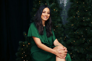 Jessica+Gomes+David+Jones+Unveils+2019+Christmas+FO_pHbAl052x.jpg