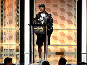 Pharrell+Williams+23rd+Annual+Hollywood+Film+v_sQMs-Yu0ox.jpg