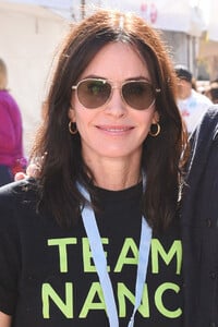 Courteney+Cox+Nanci+Ryder+Team+Nanci+Participates+gsN1vB8L8tLx.jpg