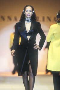 1187578974_Blumarine1995WomenRTW102.thumb.jpg.74dbd16fb961bac0d551fd6bebc29cea.jpg