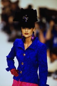 1500027734_ysl-fw-1992(6).thumb.jpg.520893962769b941dfd862a53ec9069d.jpg