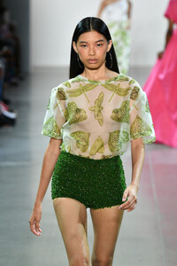 1541652055_AlietteRunwaySeptember2019NewYorkFashionUP0QmNbAMjkx.thumb.jpg.d6c501b7acfcac9797a2debf0c3ef719.jpg