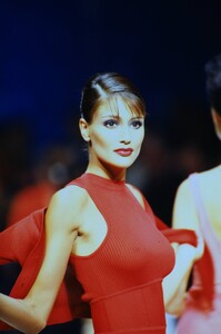 1637178098_herve-leger-ss-1995(4).thumb.jpg.118e850a69002d3d8eb644f00945894a.jpg