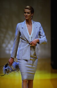 1911873171_dior-hc-ss-1995(6).thumb.jpg.42d62969b184921782b35d27abcdc425.jpg