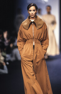 21222588_Lanvin1993WomenRTW18.thumb.jpg.70bb58a099a064055f8f6c952ec1d90d.jpg