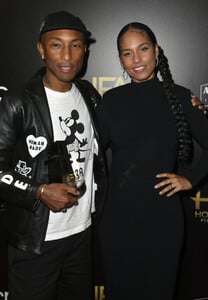 Pharrell+Williams+23rd+Annual+Hollywood+Film+hW0flrArpRRx.jpg