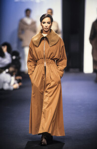 2138341768_Lanvin1993WomenRTW17.thumb.jpg.811395defed09e248c681561d547156c.jpg