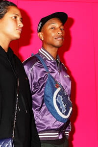 Pharrell+Williams+Chanel+Mademoiselle+Prive+aj5h5OMzBtux.jpg