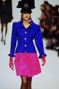 300413206_ysl-fw-1992(4).thumb.jpg.8a716d2a75f8b5422be81ac8c47fabb7.jpg