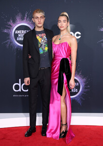 Dua+Lipa+2019+American+Music+Awards+Arrivals+tg7Iffxh9Zqx.jpg