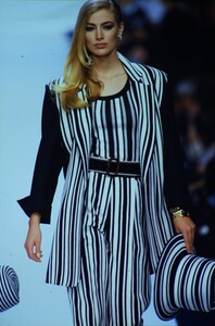 417185029_dior-ss-1992(7).thumb.jpg.d20dbf0a139c047f23e6b5603876e58f.jpg