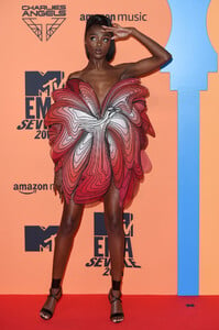 Leomie+Anderson+MTV+EMAs+2019+Red+Carpet+Arrivals+dHw7xFDuXbFx.jpg