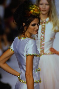 701228775_chanel-ss-1996(2).thumb.jpg.d6bf06752056a3a62fcdc2345c5aaafd.jpg