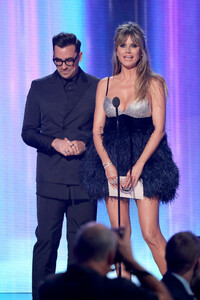 Heidi+Klum+2019+American+Music+Awards+Fixed+3pKHM68R-zBx.jpg