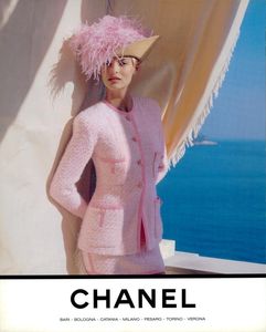 Lagerfeld_Chanel_Spring_Summer_1991_01.thumb.png.dd6edb54355e589b45e105b6e2f22743.png