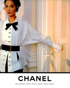 Lagerfeld_Chanel_Spring_Summer_1991_03.thumb.png.1509b26398b8af9eb2519ed758bb2bdf.png