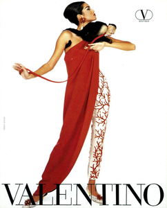 Meisel_Valentino_Spring_Summer_1991_03.thumb.png.9c2eb22df099b10fe509dc2982238ae5.png