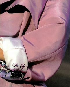 Watson_Blumarine_Spring_Summer_1991_06.thumb.png.30e5bb0f0940c1bb5356bfd360cf3f70.png