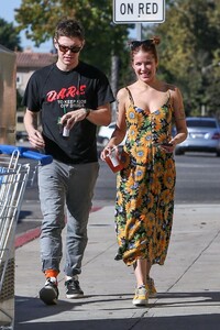 halsey-and-evan-peters-out-in-burbank-11-18-2019-6.jpg