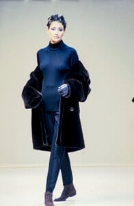 lanvin-fw-1992-2.thumb.jpg.93a701b2a7888c5e419935d4102d8e4e.jpg