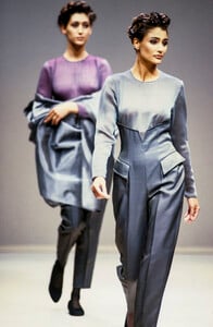 lanvin-fw-1992-4.thumb.jpg.fcad7816361c35210f3212af86e9f2e2.jpg