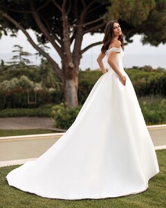 pronovias_73134094_241558163475119_3069144533066227499_n.jpg