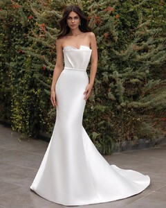 pronovias_77112865_947735372276743_5856871946287335879_n.jpg