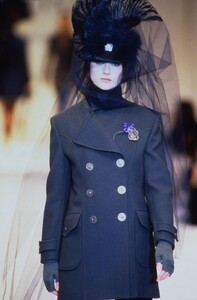 1040711019_blumarine-fw-1994(16).thumb.jpg.1a8643787f6e018399fbc25078e558bc.jpg