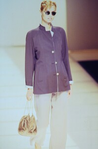 117115087_giorgio-armani-ss-1997(14).thumb.jpg.d777a97efd640e70fdece9b4f4bf4006.jpg