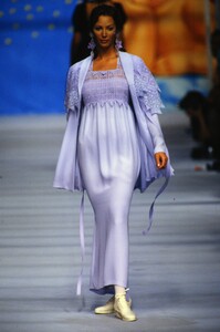 1185585916_chloe-ss-1993(3).thumb.jpg.0e194f638307cc5e4e3e69986380bc96.jpg