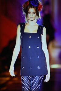 124636263_versace-hc-fw-1993(2).thumb.jpg.7098e38e266f573367b0e26073737964.jpg